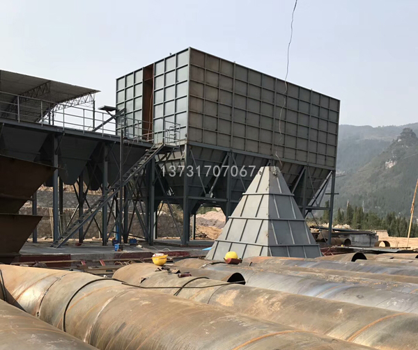 湖南岳陽頁巖磚廠布袋除塵器施工中 湖南岳陽頁巖磚廠布袋除塵器施工中