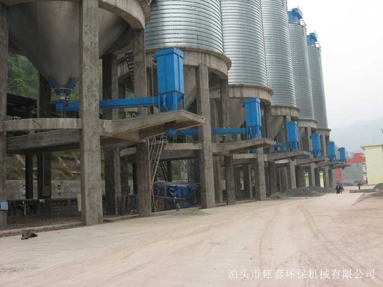 甘肅天水水泥廠庫(kù)側(cè)散裝機(jī)除塵器正常運(yùn)行 甘肅天水水泥廠庫(kù)側(cè)散裝機(jī)除塵器正常運(yùn)行